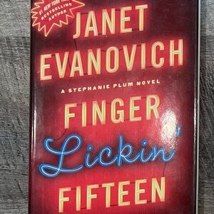 Finger Lickin' Fifteen Book by Janet Evanovich